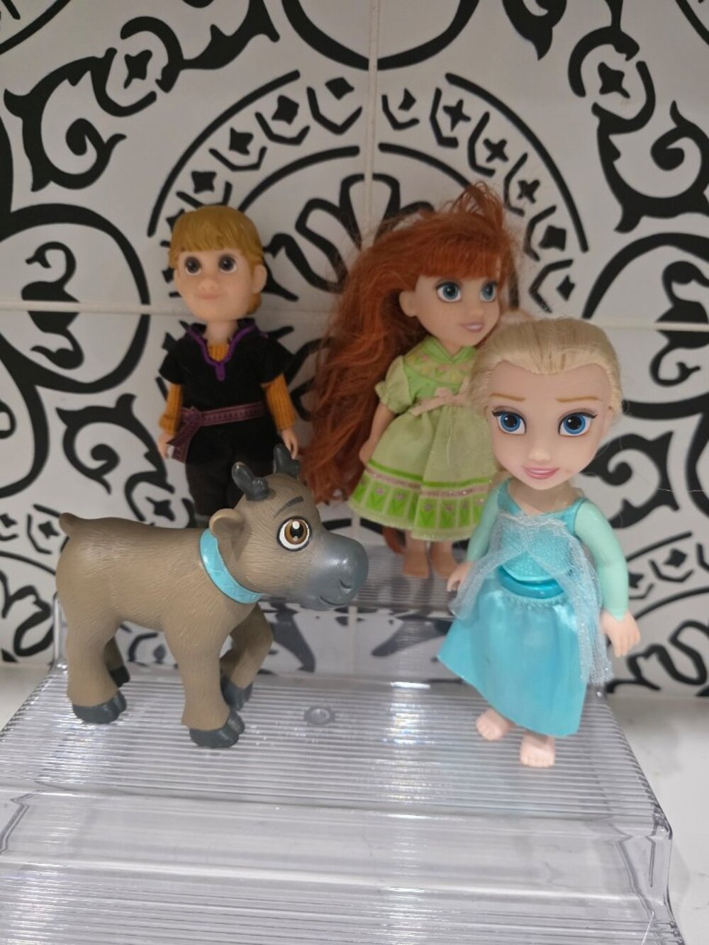 Lot of 4 Disney Frozen Petite Dolls 6" Dolls Anna Elsa Kristoff Sven